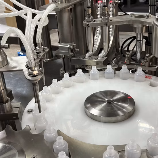 Автоматическая машина для розлива, закупоривания и укупорки растворов для ухода за глазами Spyg12/8/8 30~500 мл